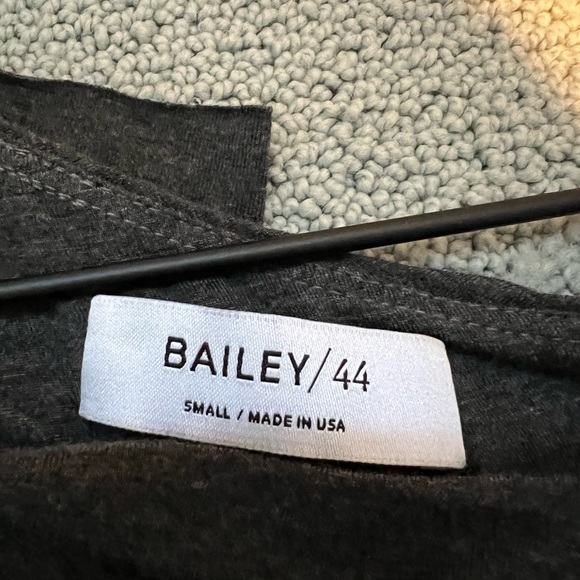 Bailey top with side ruching - Picture 3 of 3